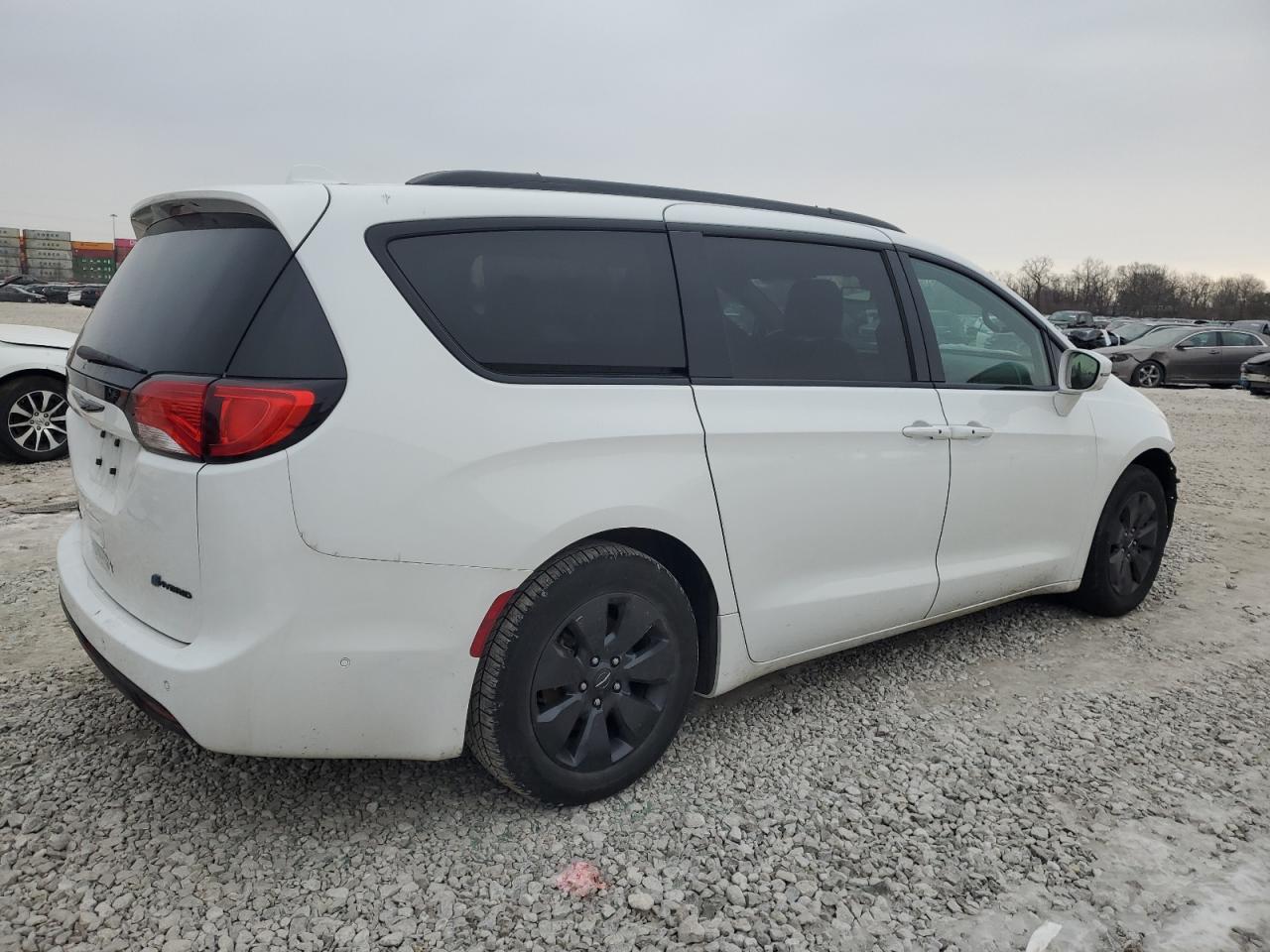2019 Chrysler Pacifica - Image 3