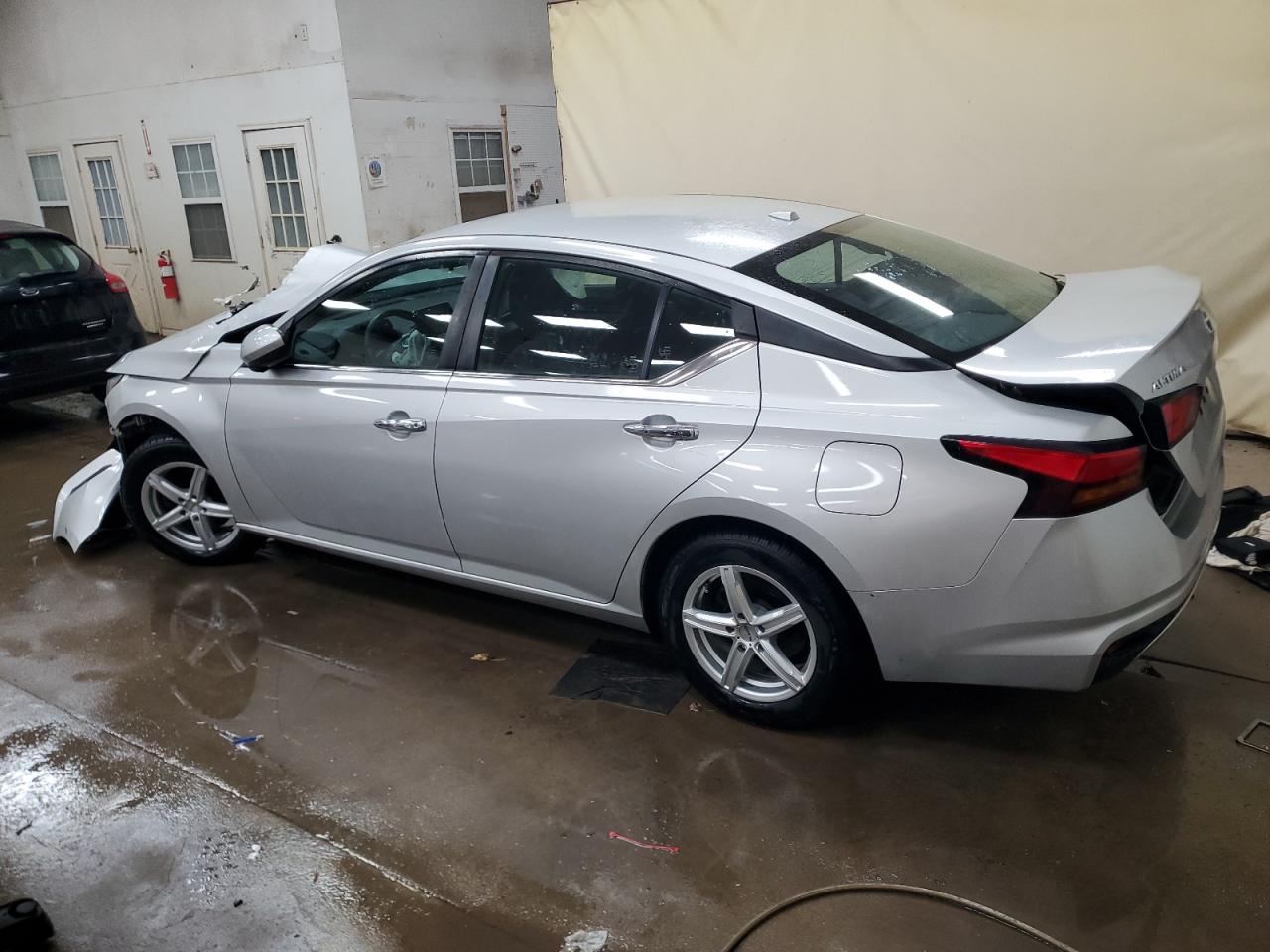 2020 Nissan Altima - Image 2