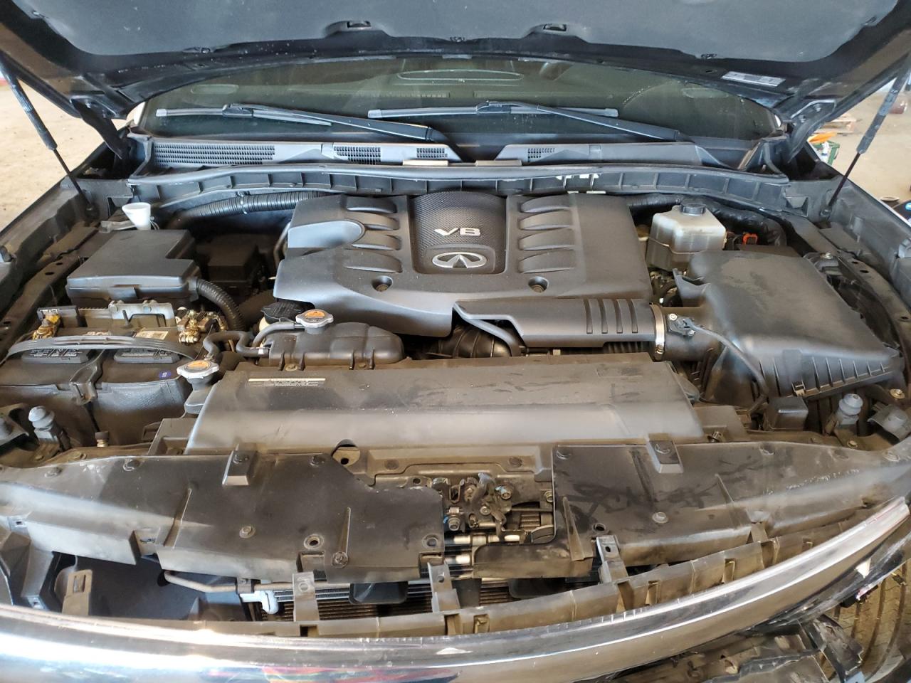 2015 Infiniti QX80 - Image 12