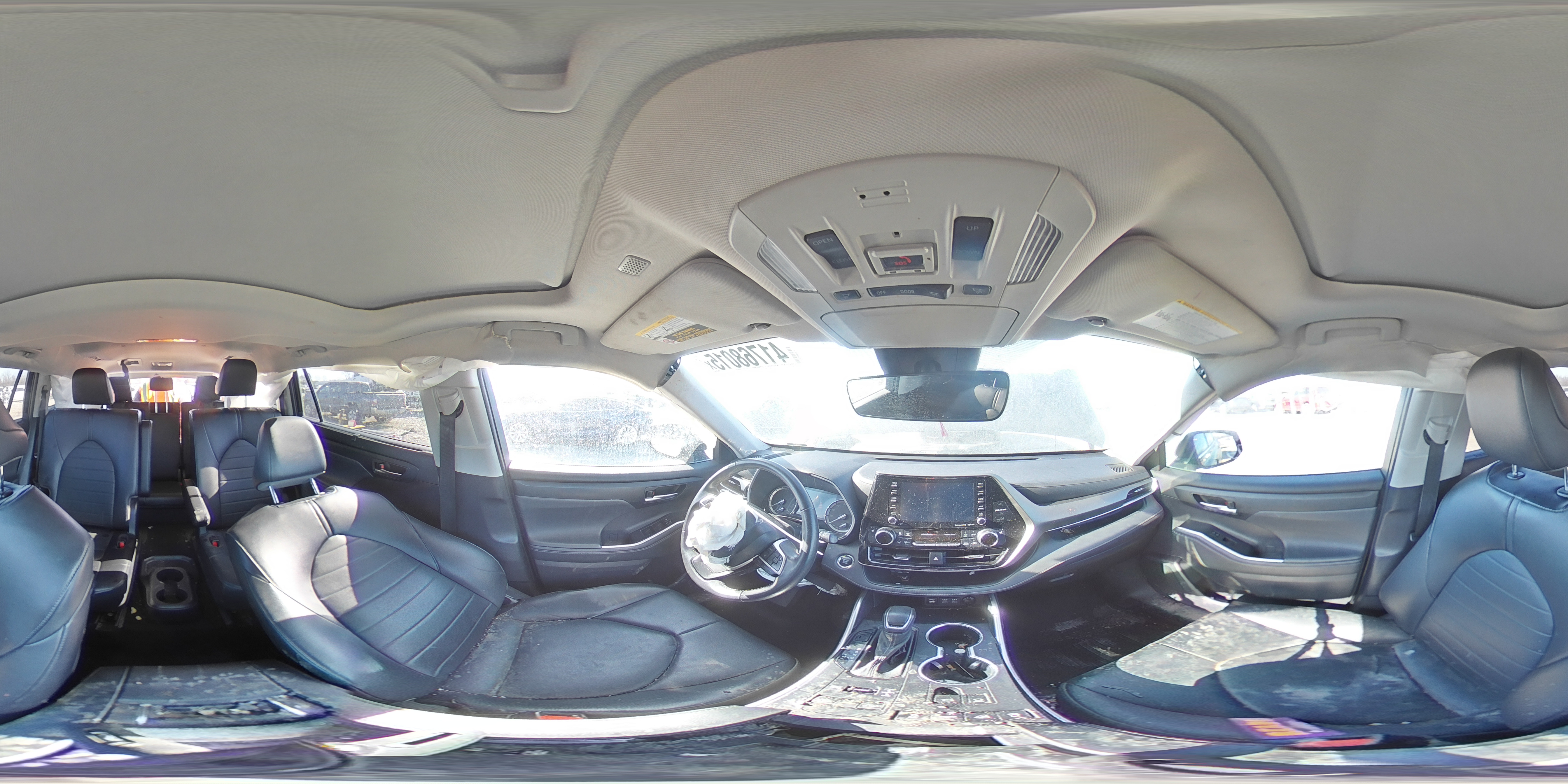 2022 Toyota Highlander - Image 13