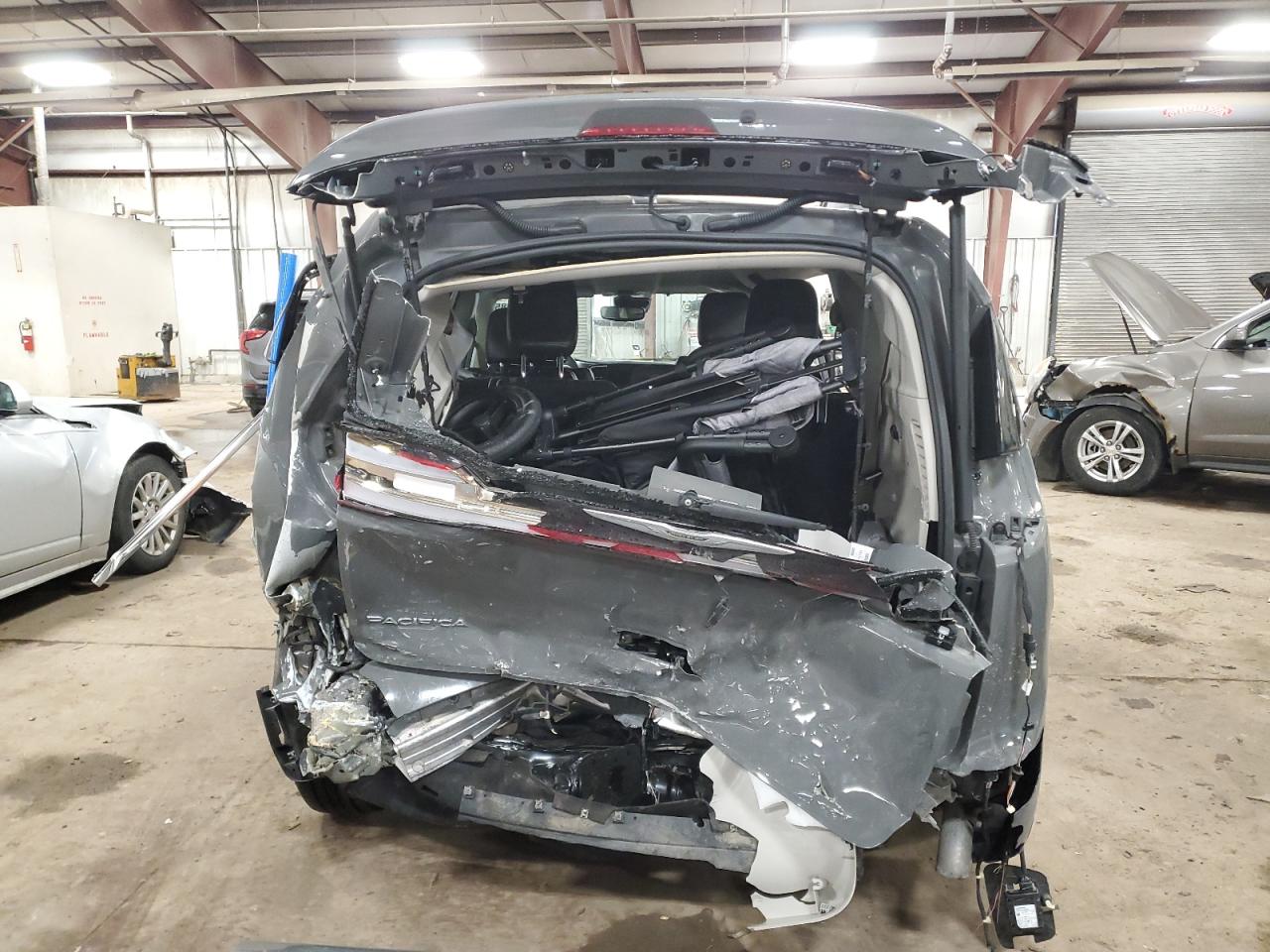 2022 Chrysler Pacifica - Image 6