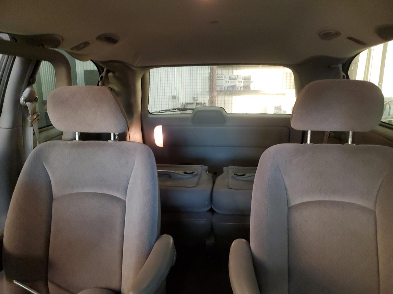2003 Chrysler Town & Country - Image 10