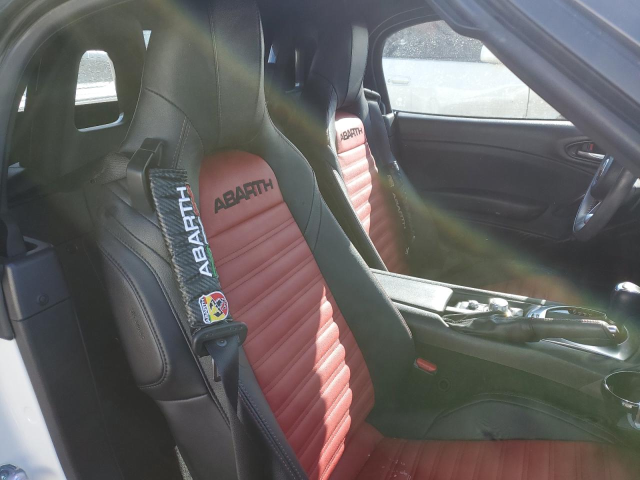 2019 Fiat 124 Spider - Image 10
