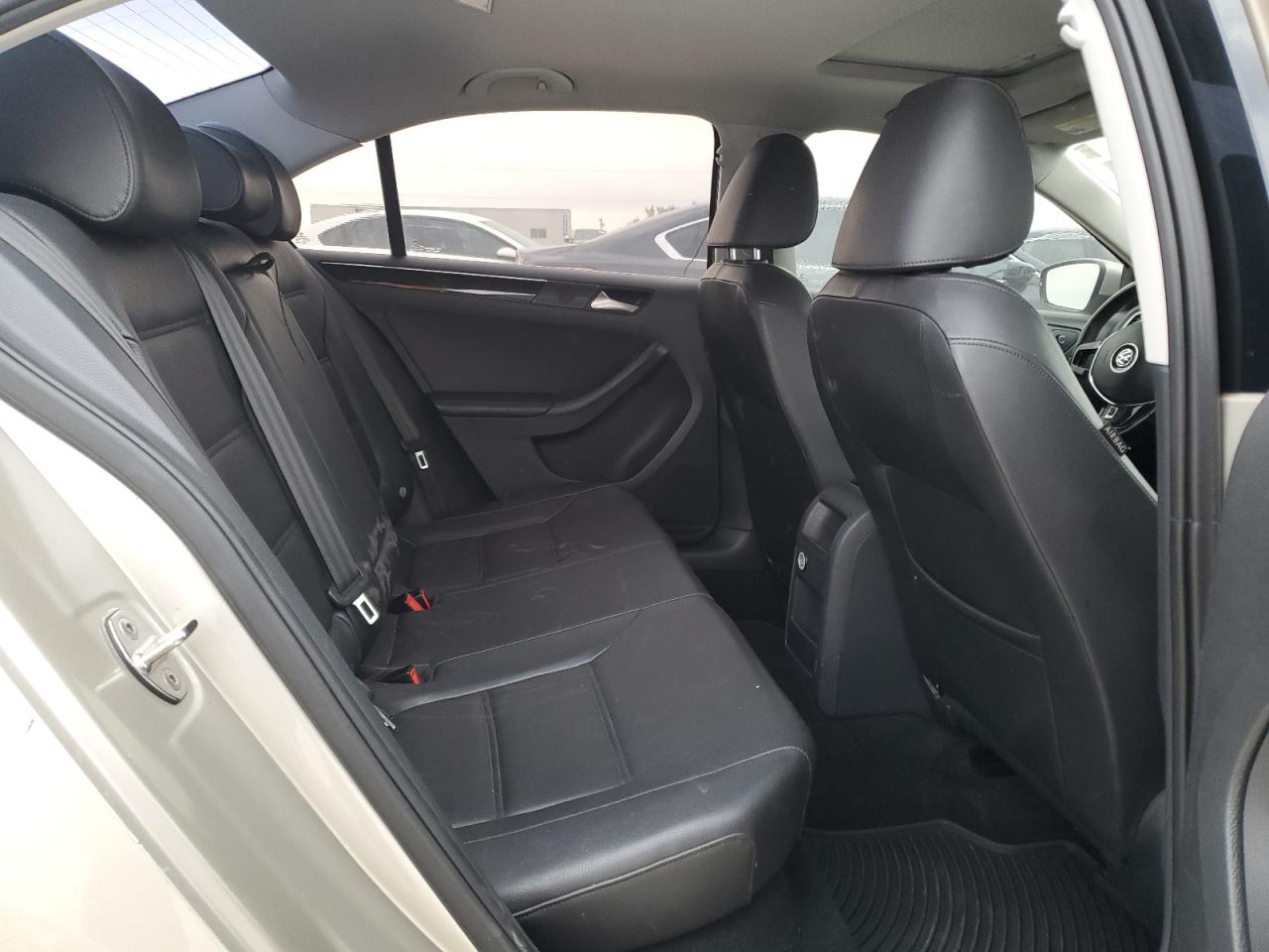 2015 Volkswagen Jetta - Image 10