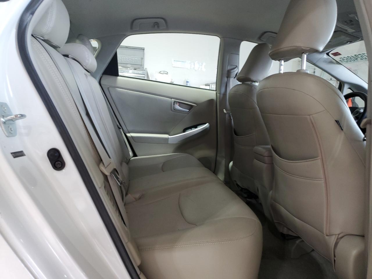 2010 Toyota Prius - Image 10