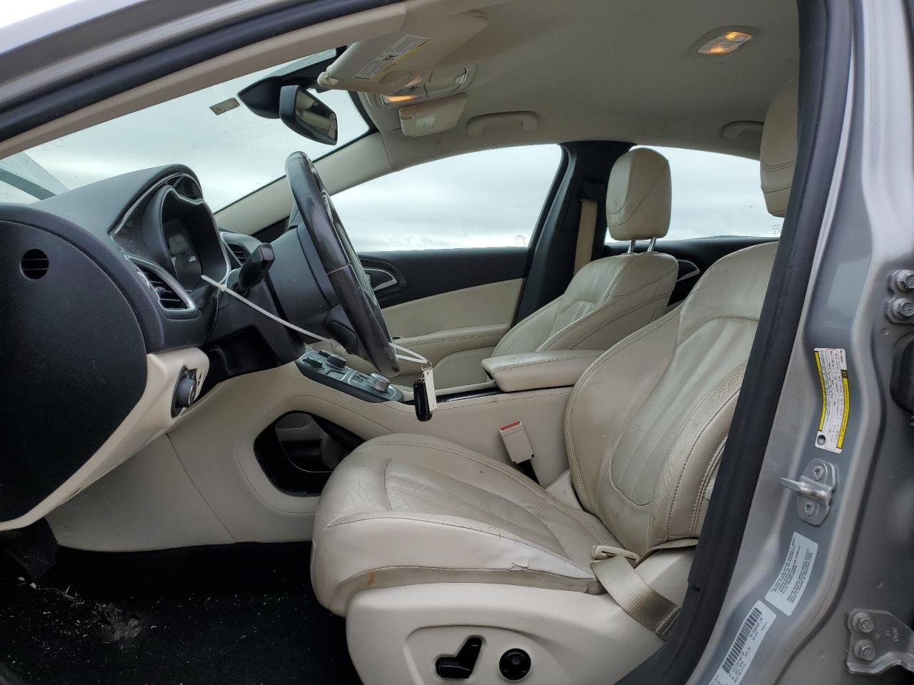 2015 Chrysler 200 - Image 7