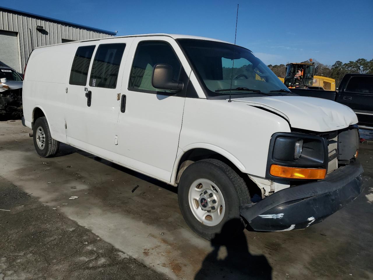 2017 GMC Savana - Image 4