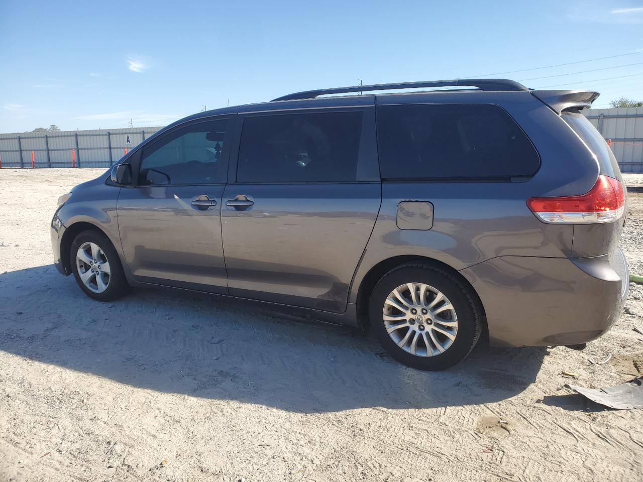 2012 Toyota Sienna - Image 2