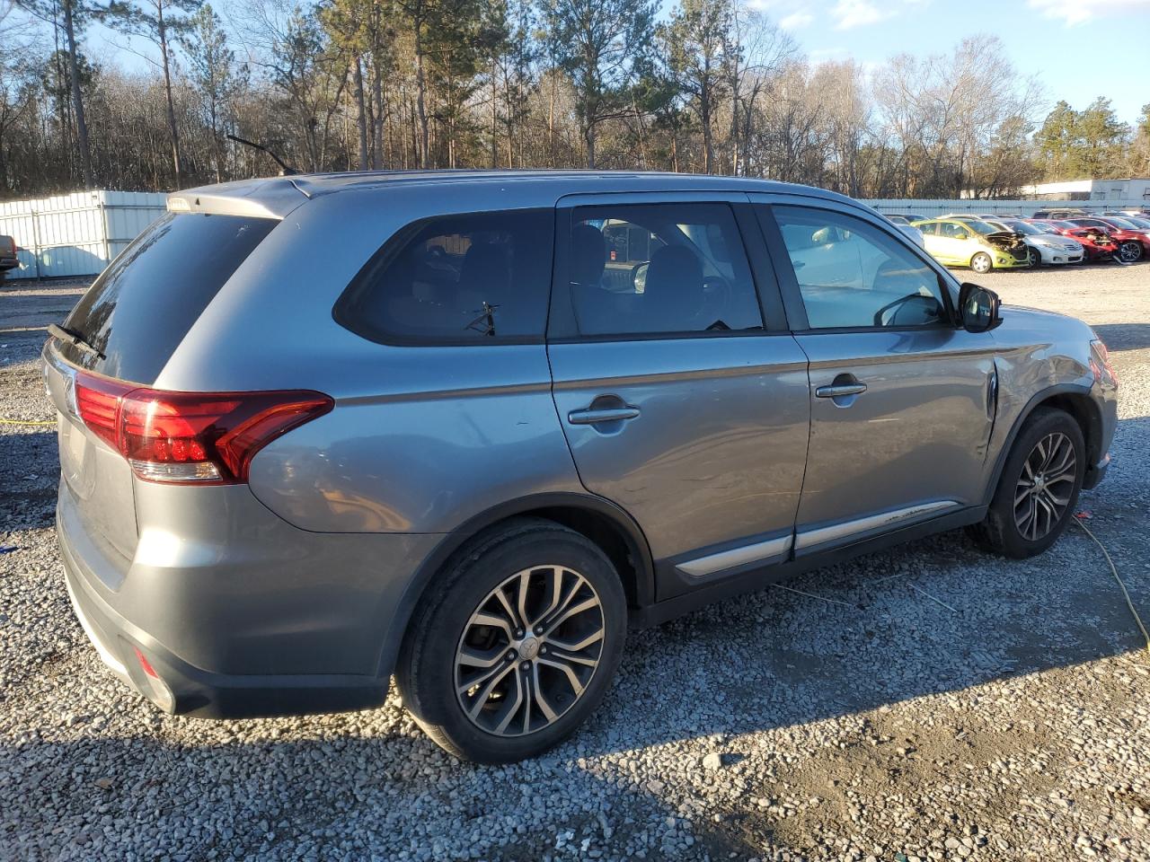 2016 Mitsubishi Outlander - Image 3