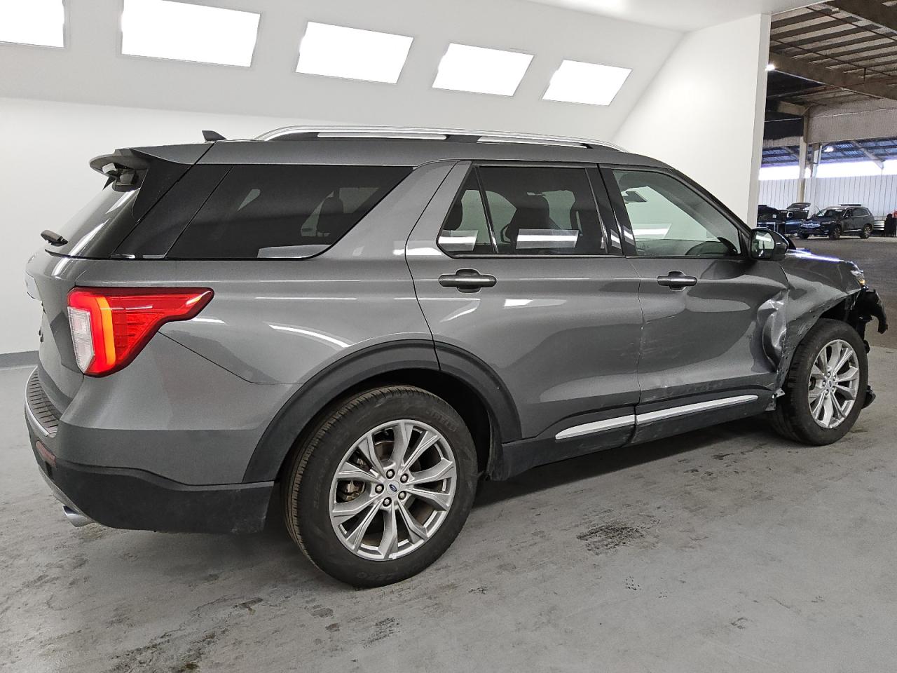 2023 Ford Explorer - Image 3
