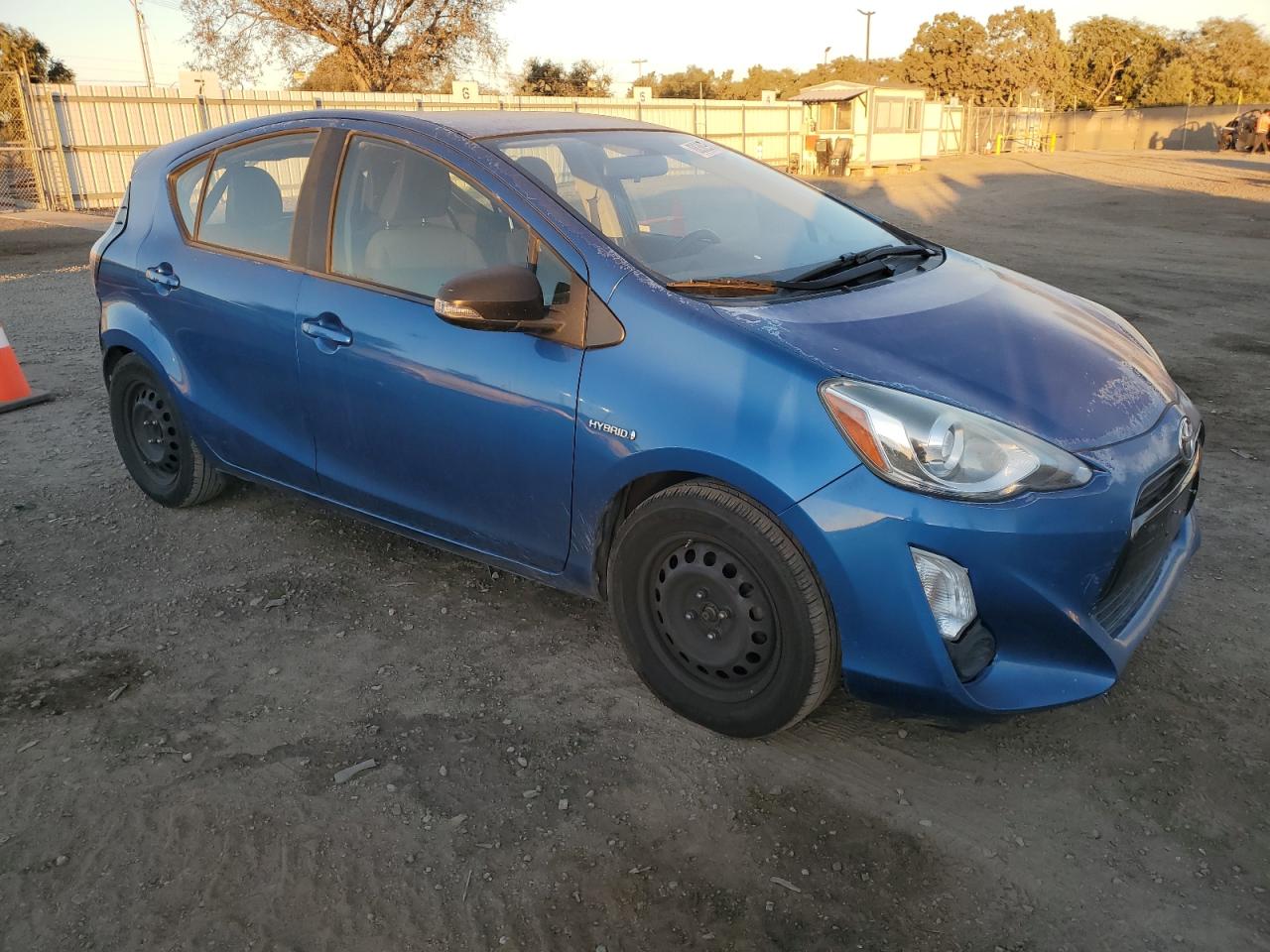 VIN JTDKDTB38F1111744 2015 TOYOTA PRIUS no.4