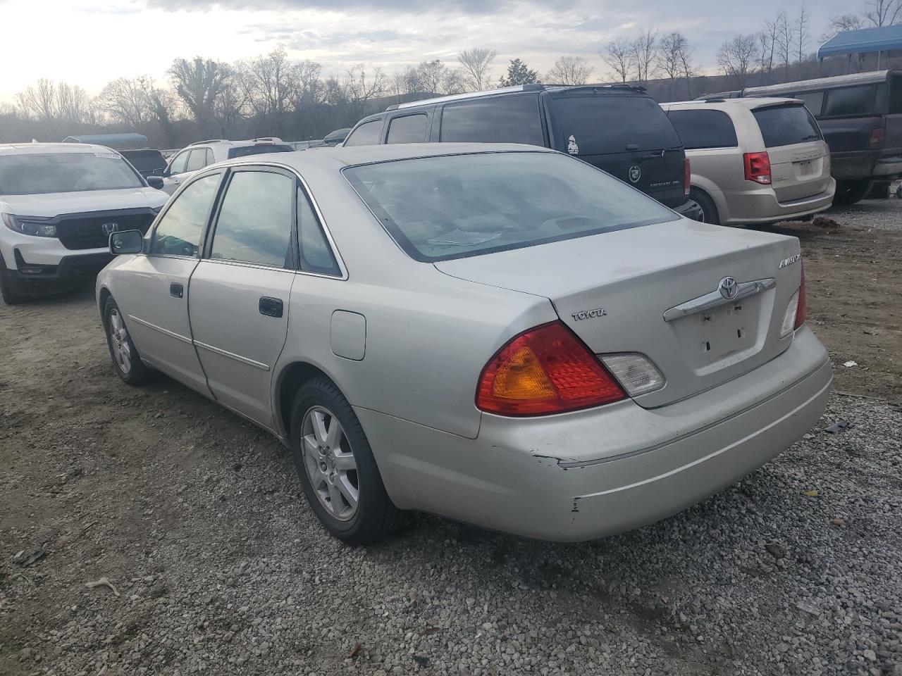 2001 Toyota Avalon - Image 2