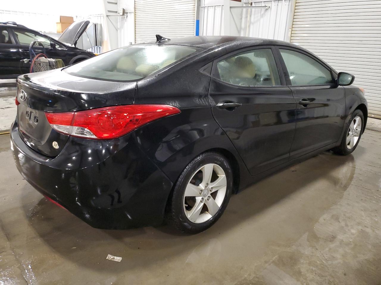2012 Hyundai Elantra - Image 3