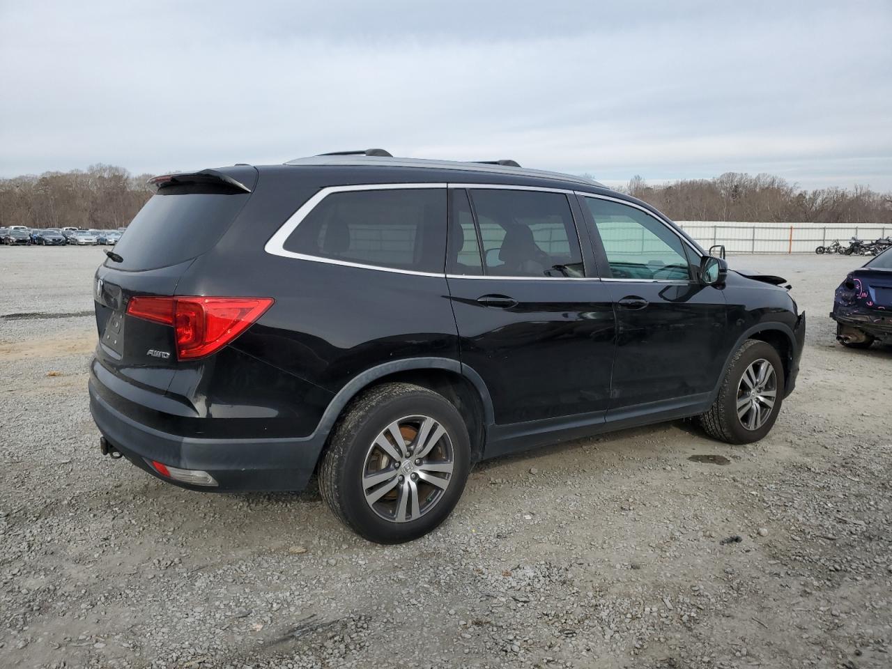 2017 Honda Pilot - Image 3