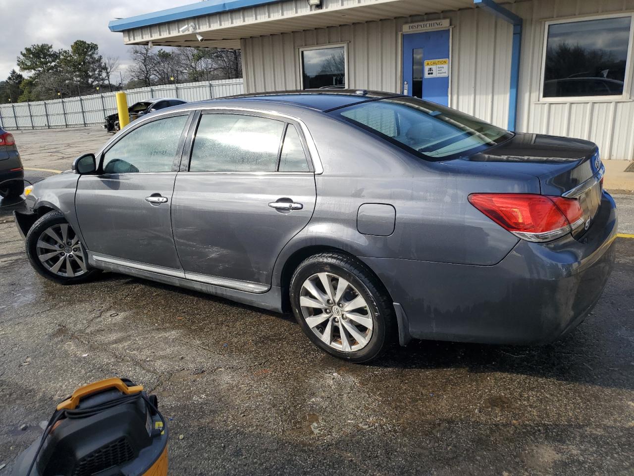 2011 Toyota Avalon - Image 2