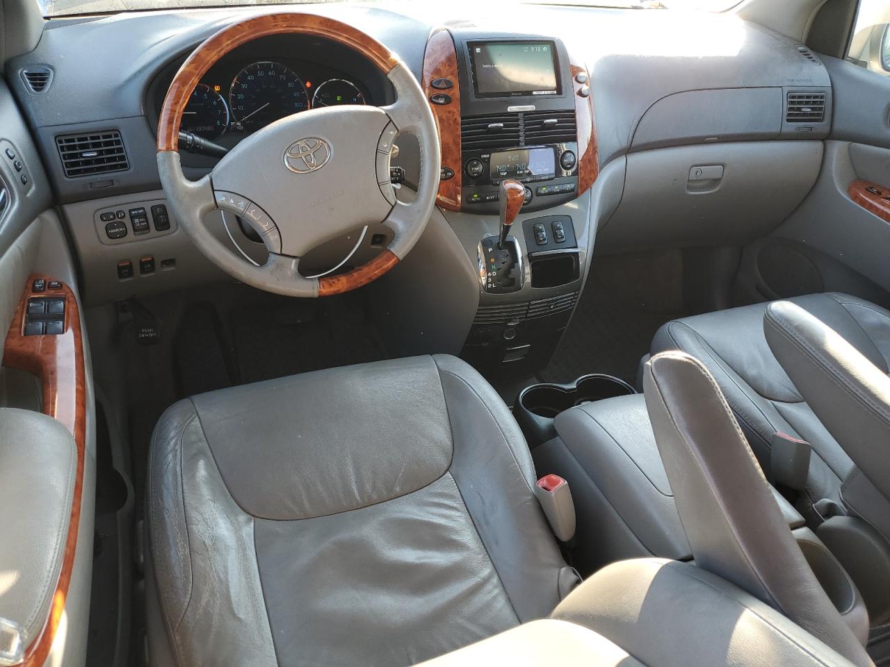 2009 Toyota Sienna - Image 8