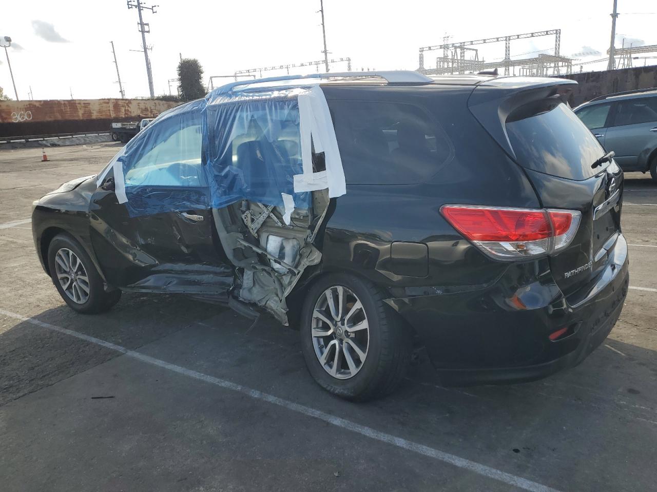 2014 Nissan Pathfinder - Image 2