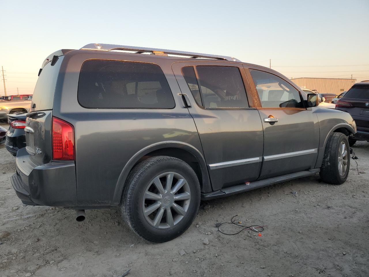 2008 Infiniti QX56 - Image 3