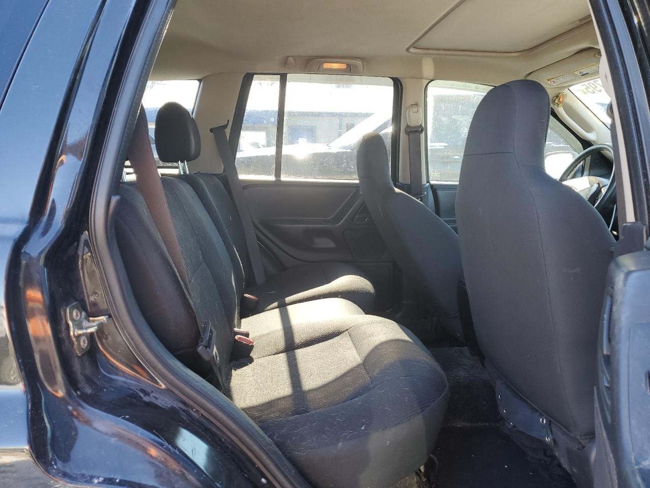 2004 Jeep Grand Cherokee - Image 12