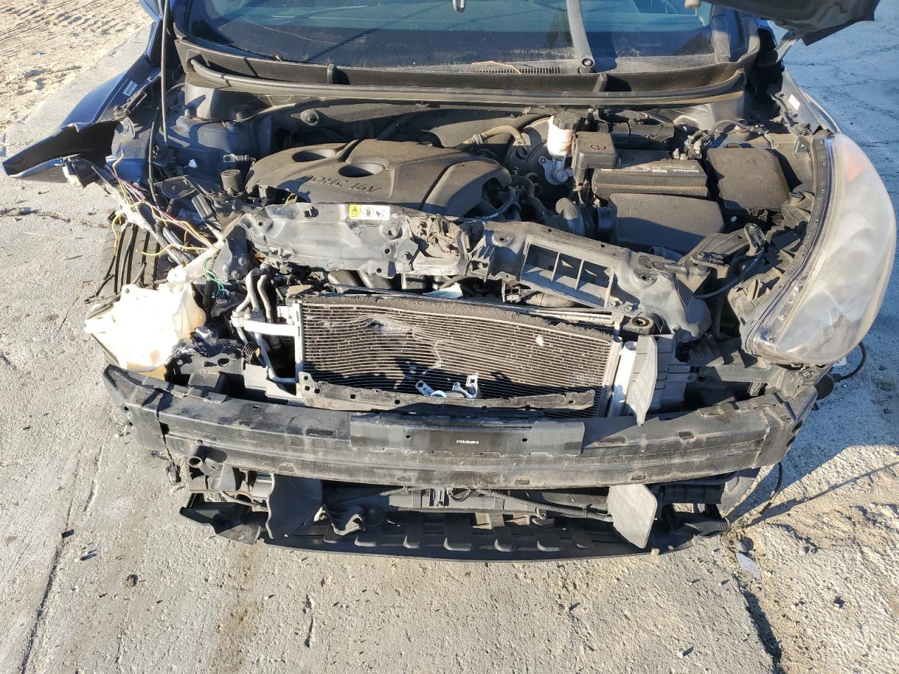 2013 Hyundai Elantra - Image 12