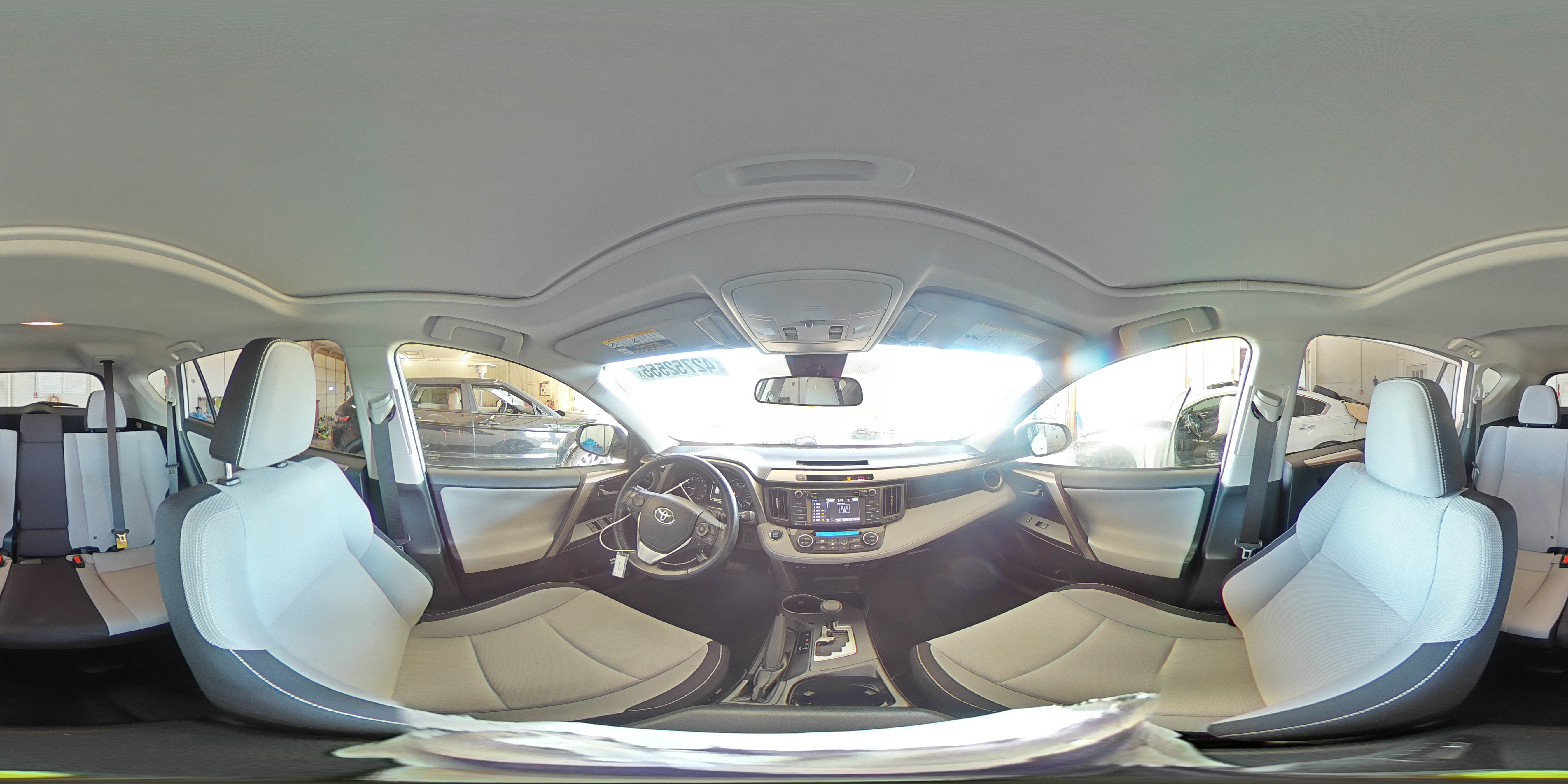 2018 Toyota RAV 4 - Image 16