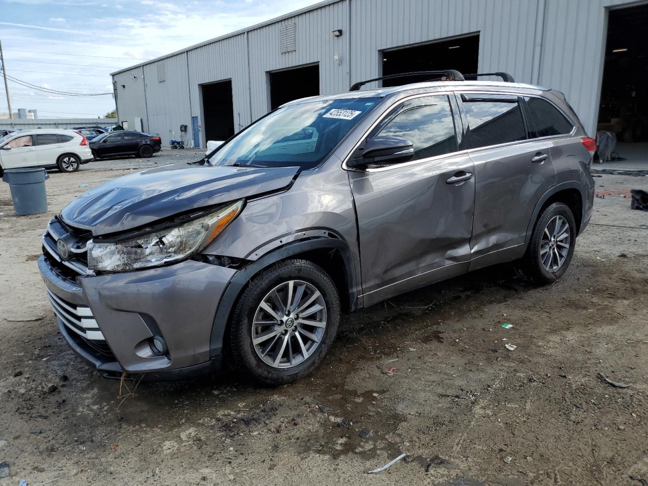 2017 Toyota Highlander - Image 1