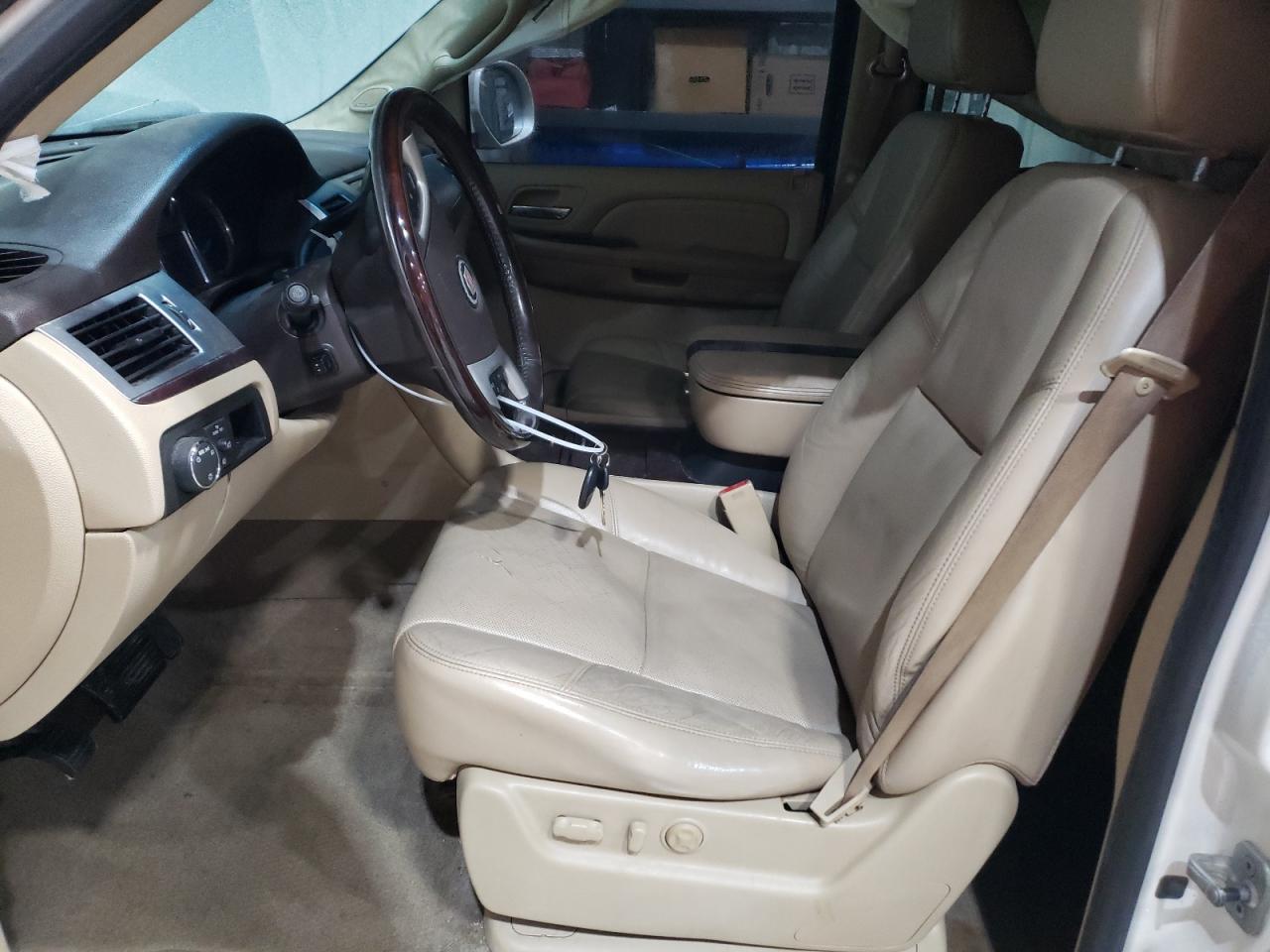 2009 Cadillac Escalade - Image 7