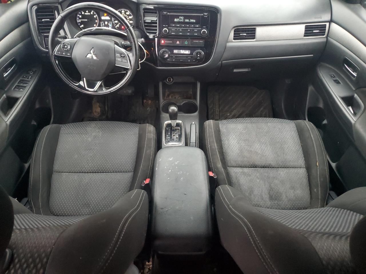 2016 Mitsubishi Outlander - Image 8
