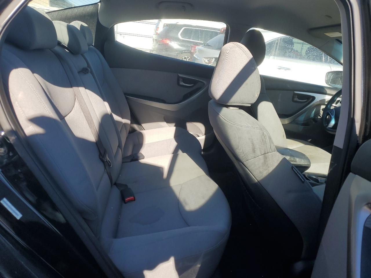 2011 Hyundai Elantra - Image 10