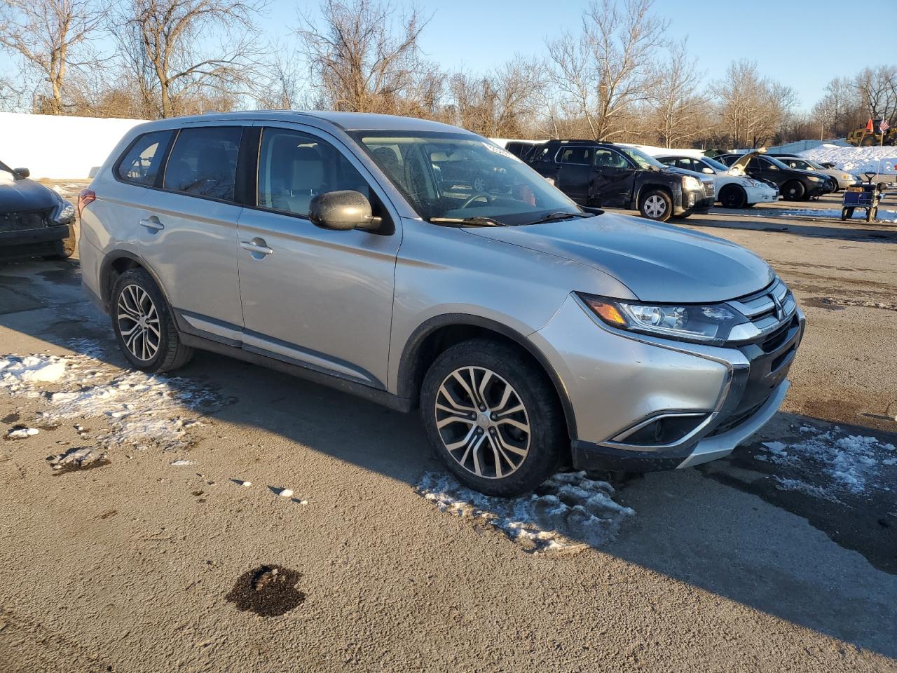 VIN JA4AZ3A38JZ062581 2018 MITSUBISHI OUTLANDER no.4