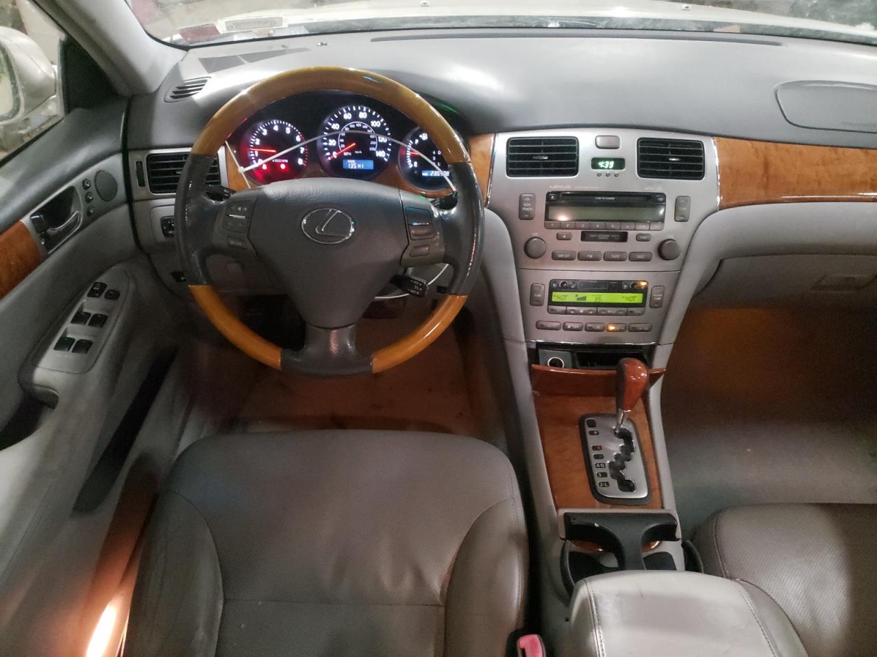 2005 Lexus ES - Image 8