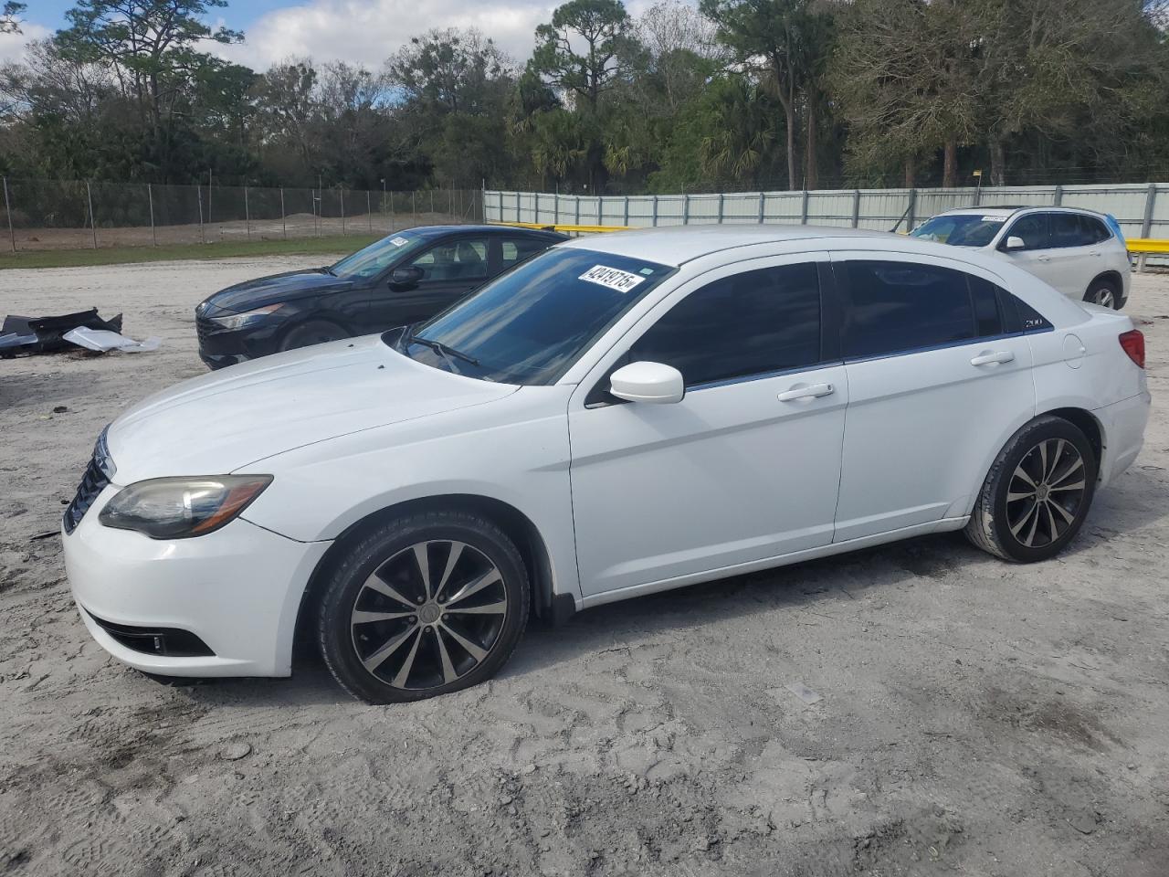 2013 Chrysler 200 - Image 1