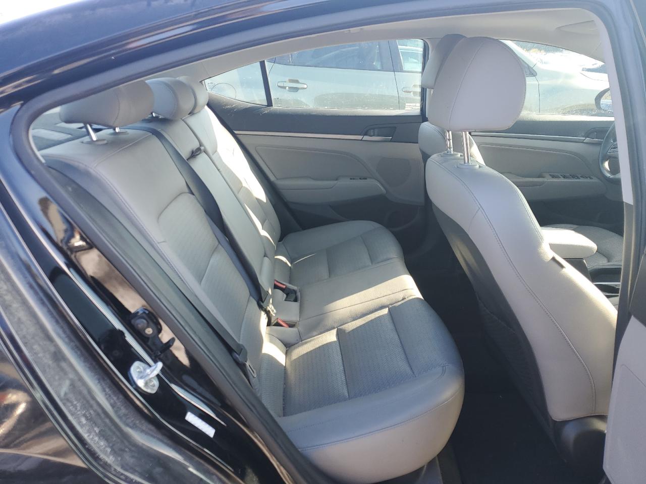 2017 Hyundai Elantra - Image 10