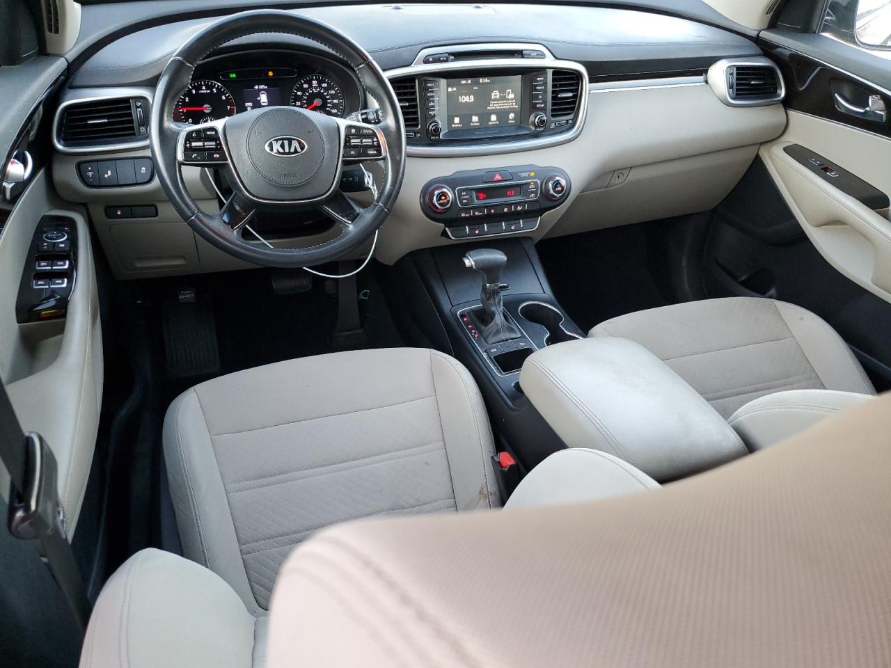 2019 Kia Sorento - Image 8