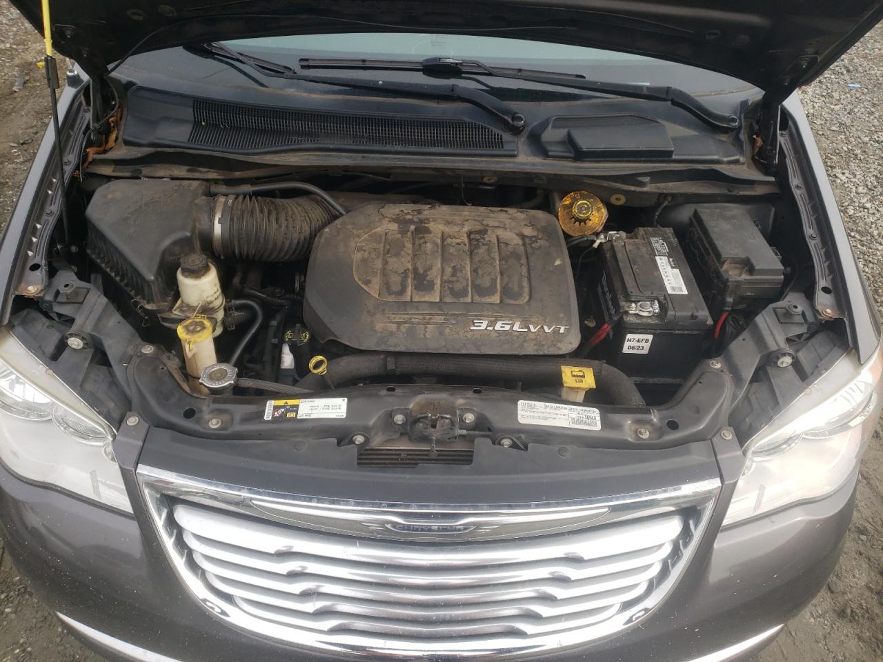 2016 Chrysler Town & Country - Image 14