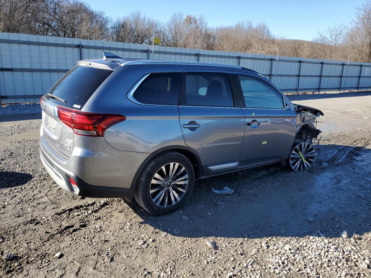 2019 Mitsubishi Outlander - Image 3