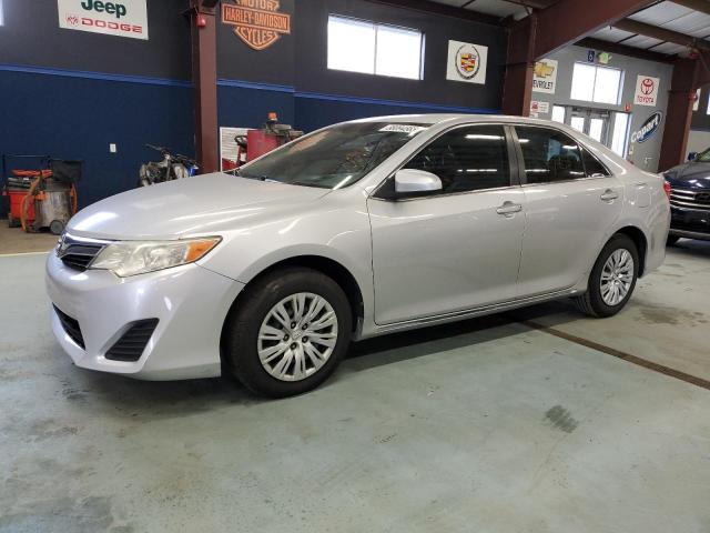 Sedans TOYOTA CAMRY 2013 Srebrny