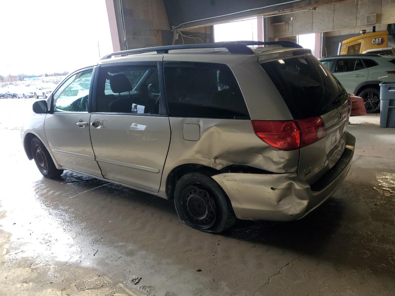 2009 Toyota Sienna - Image 2