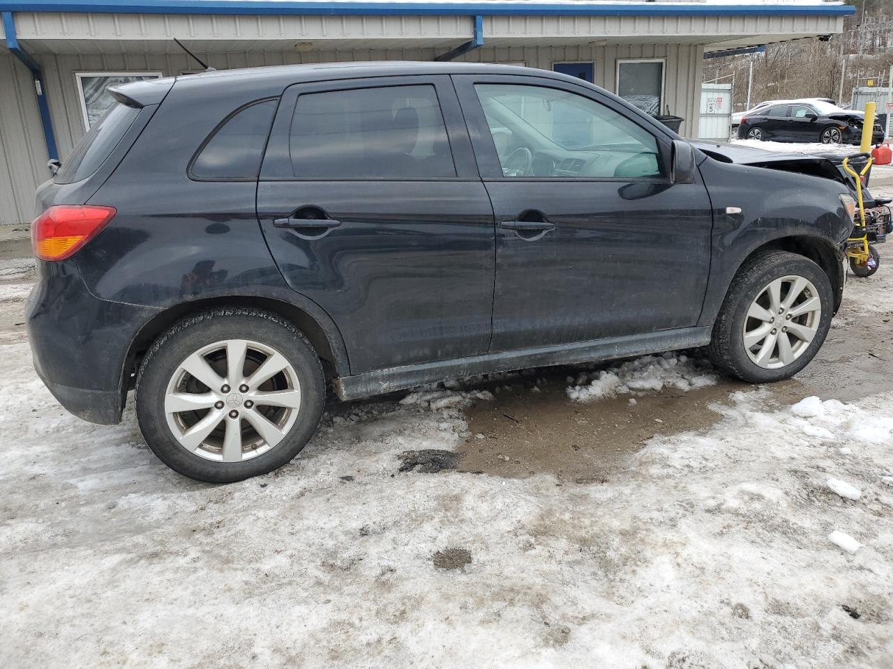 2015 Mitsubishi Outlander - Image 3
