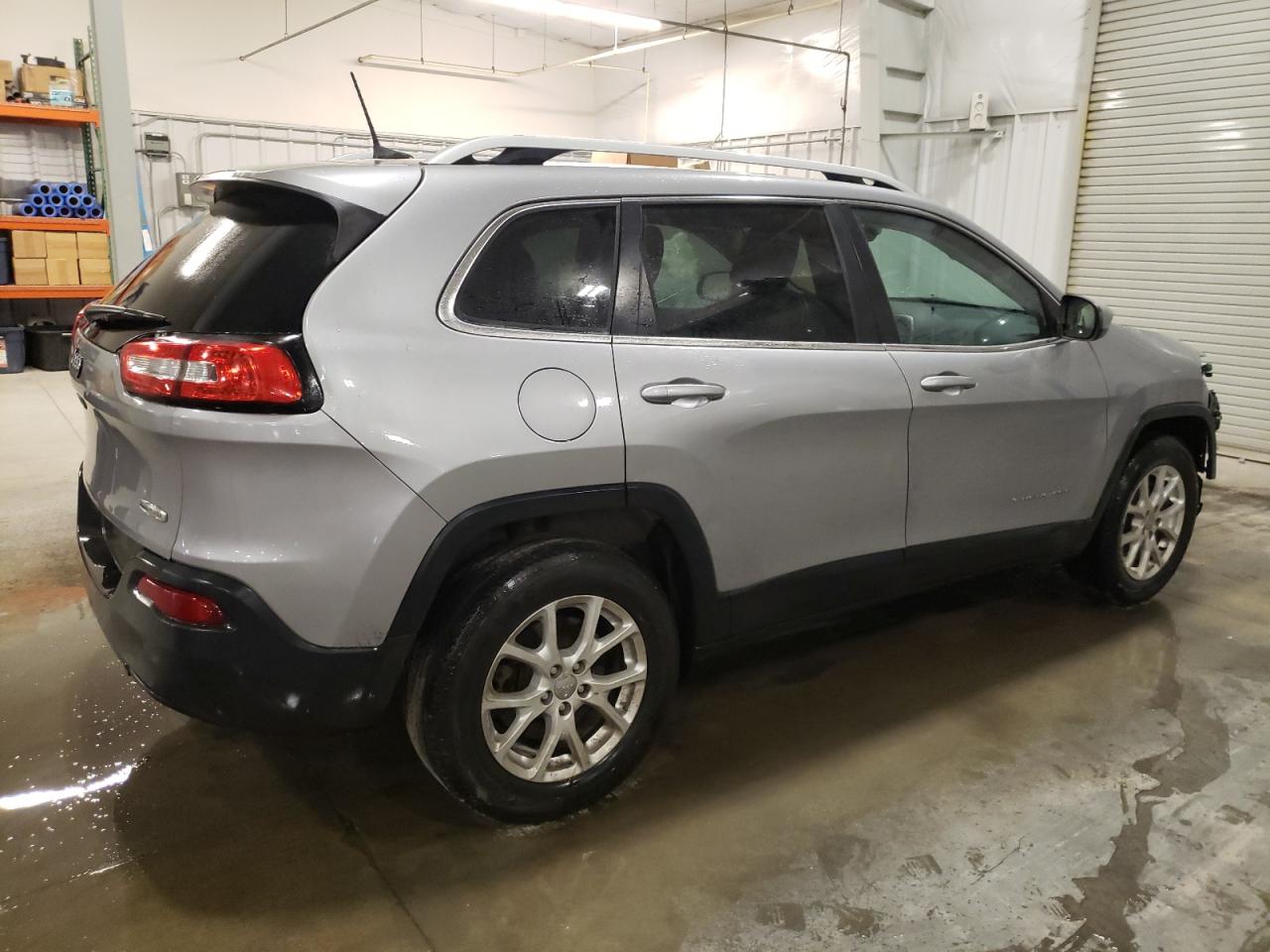 2017 Jeep Grand Cherokee - Image 3