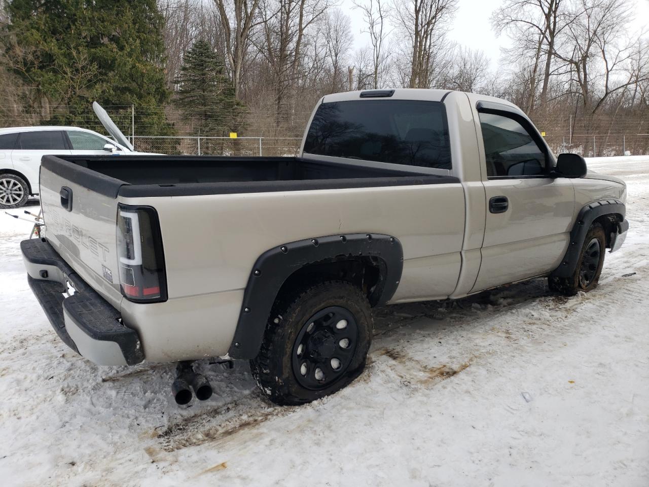 2007 Chevrolet Silverado - Image 3