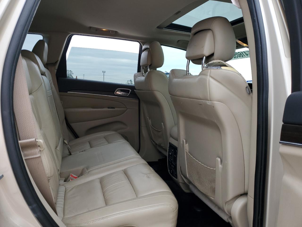 2014 Jeep Grand Cherokee - Image 11