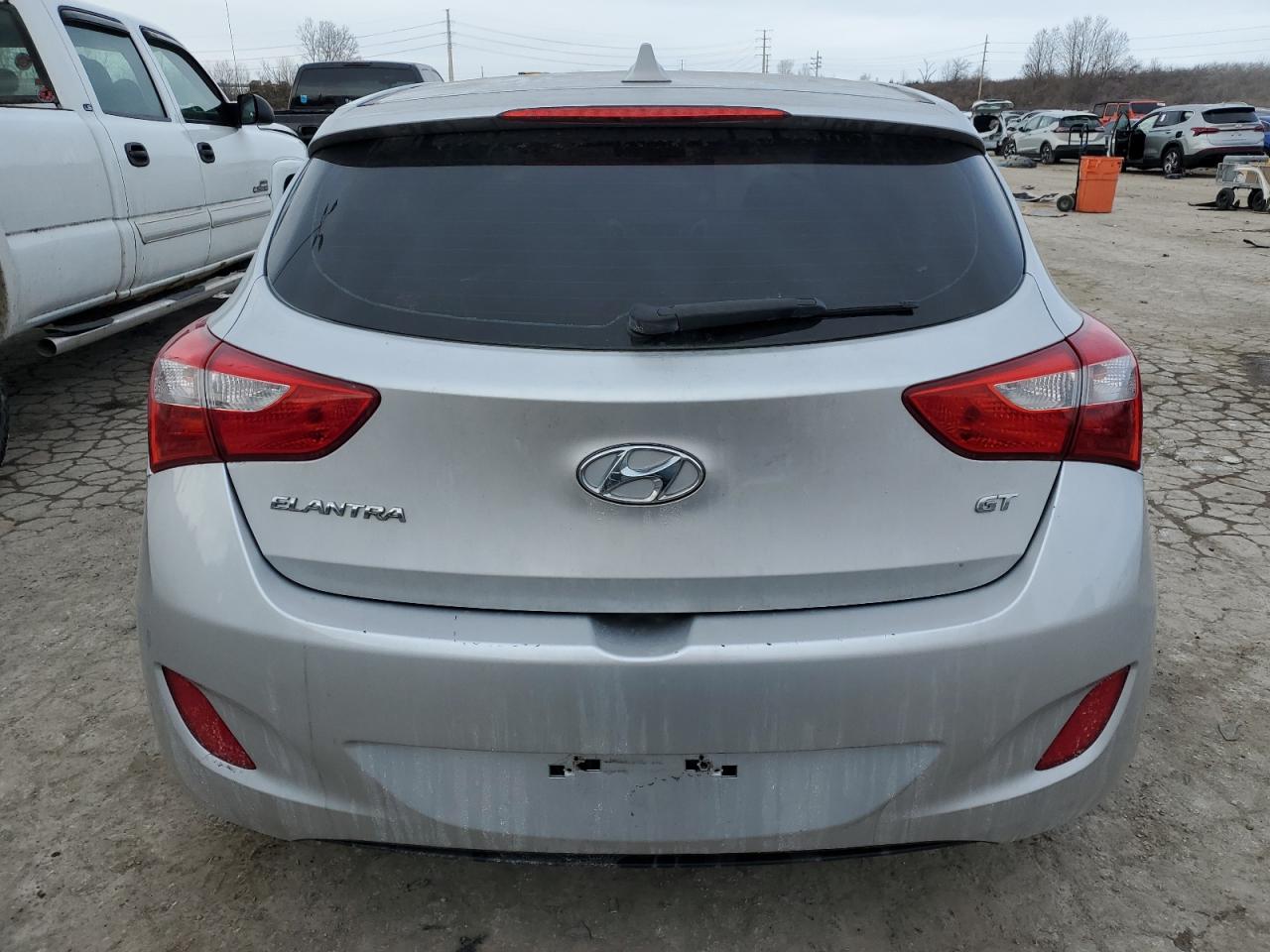 2013 Hyundai Elantra - Image 6