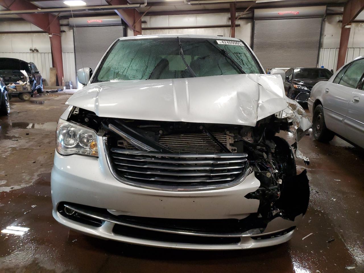 2011 Chrysler Town & Country - Image 5