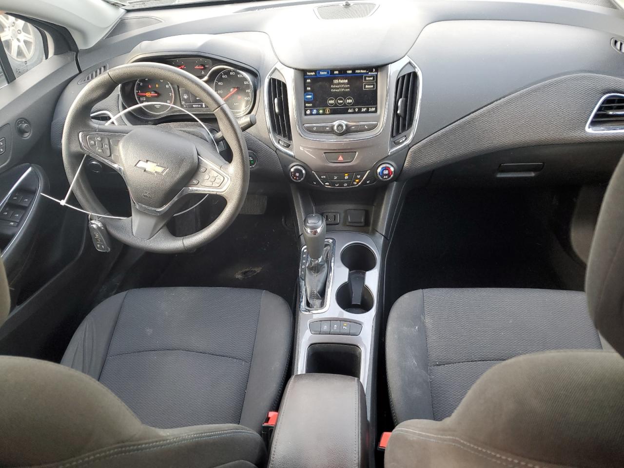 2019 Chevrolet Cruze - Image 8