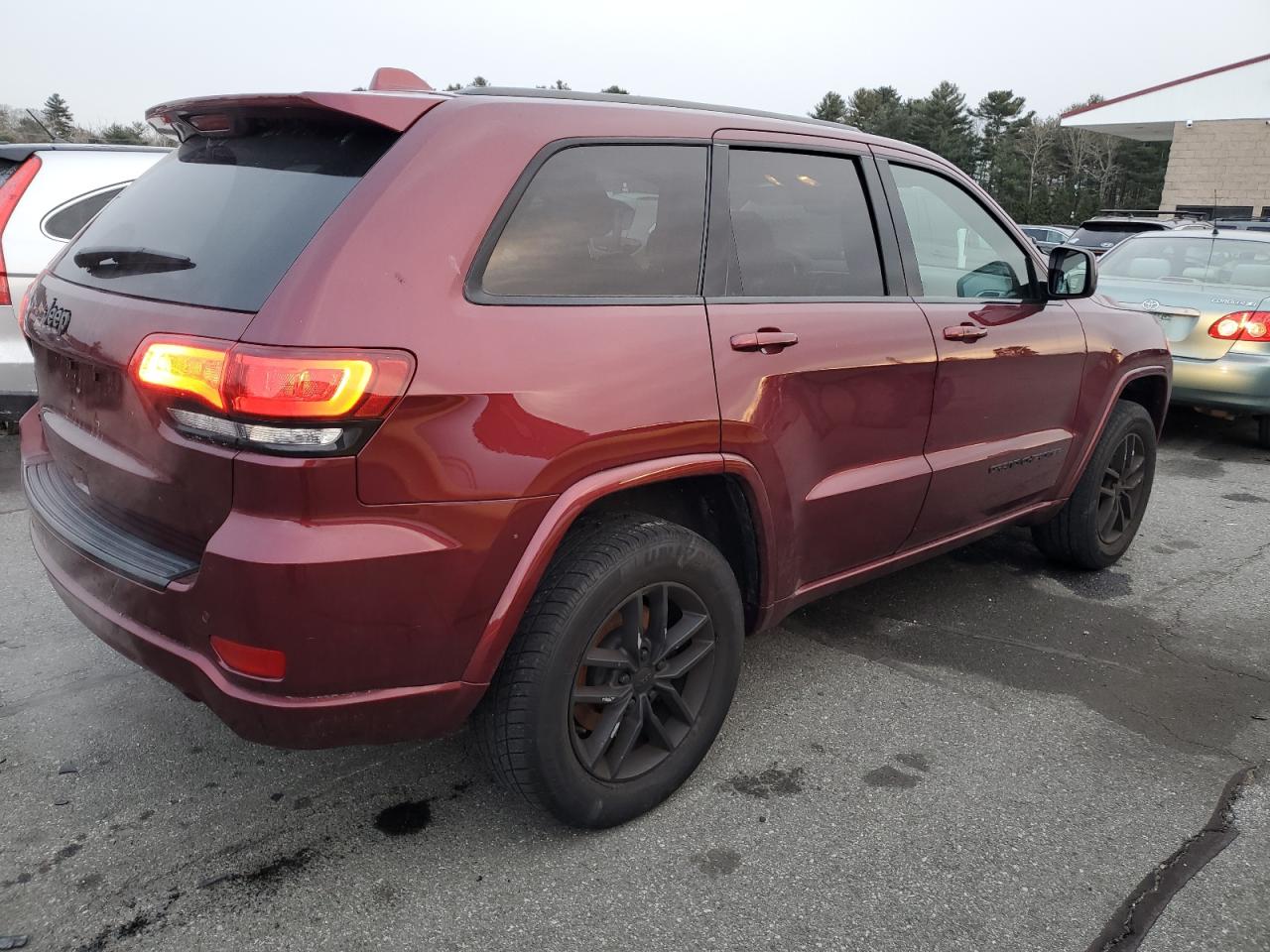 2017 Jeep Grand Cherokee - Image 3
