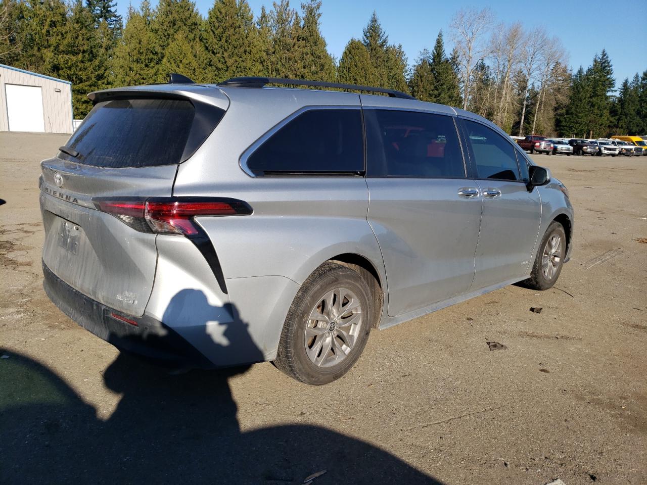 2021 Toyota Sienna - Image 3