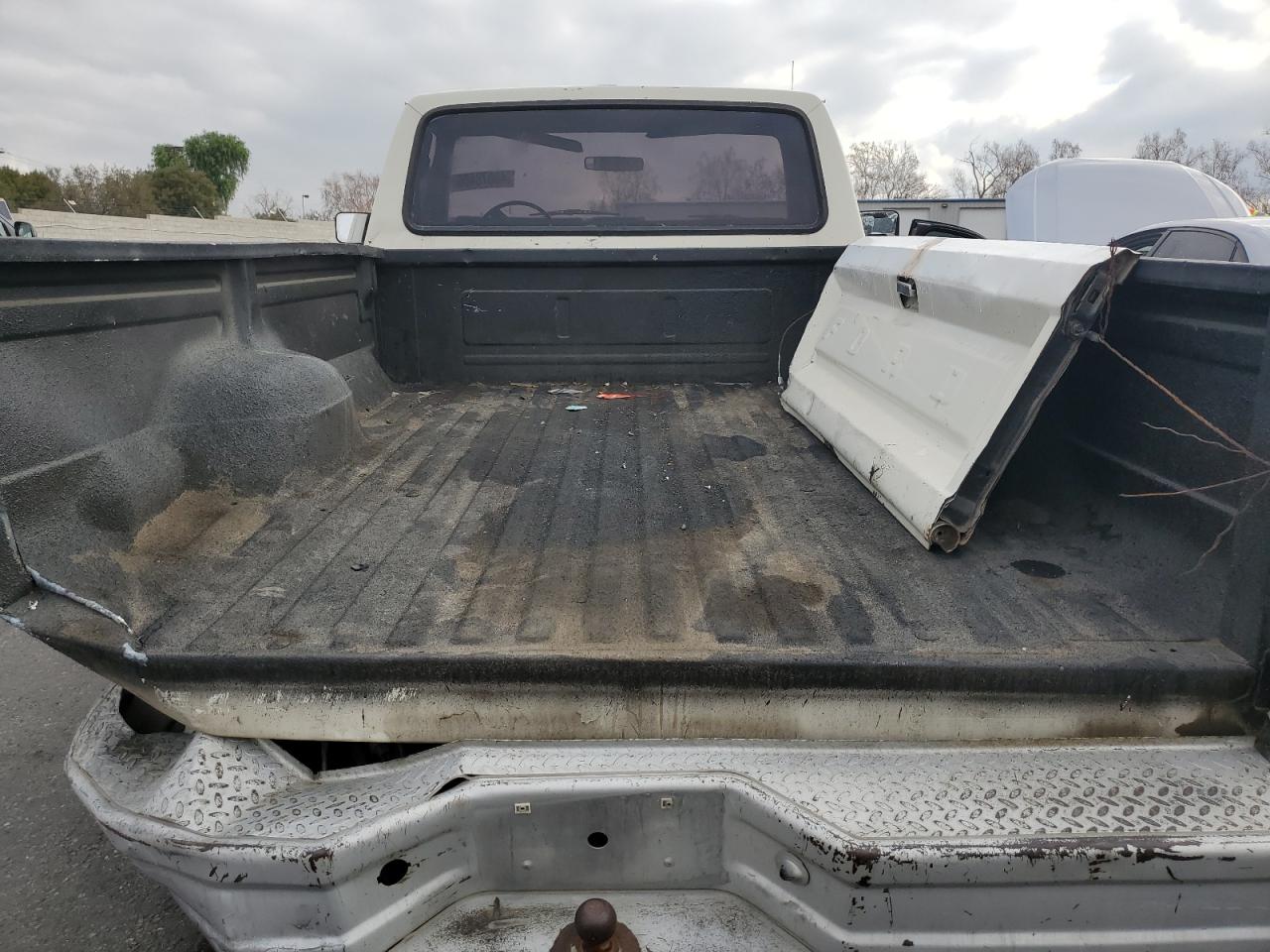 1986 Ford F250 - Image 10