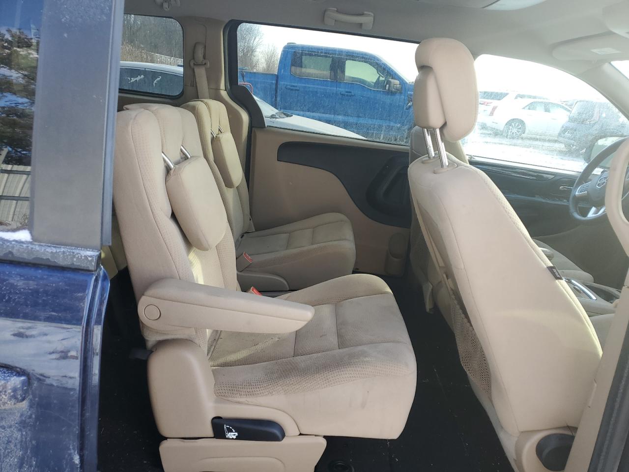 2016 Dodge Caravan - Image 11