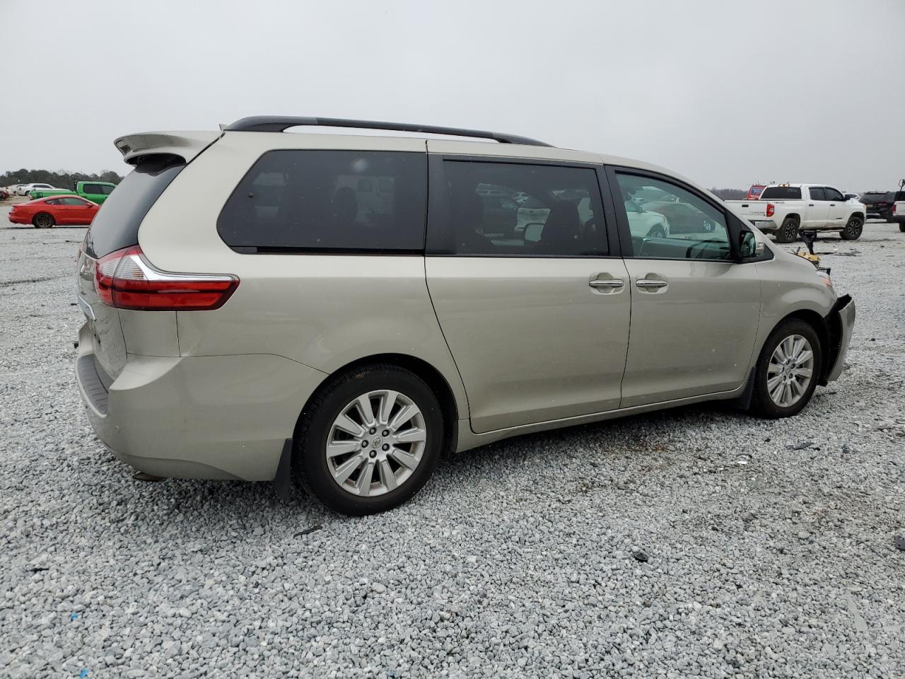 2015 Toyota Sienna - Image 3